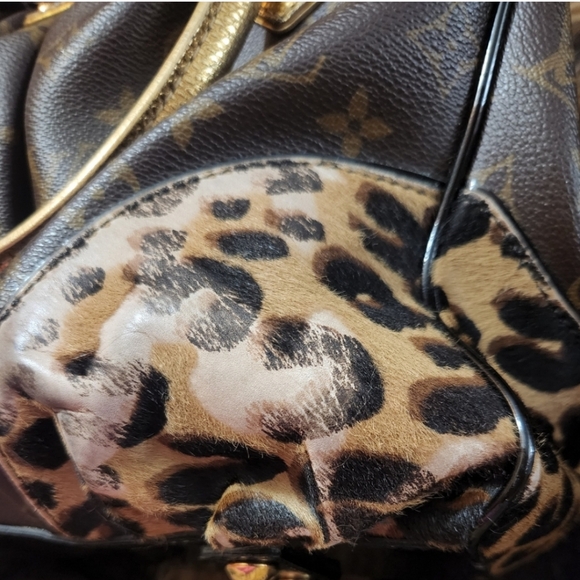 A Collector’s Dream! Limited Edition Louis Vuitton Rare tribute exotic bag fur - Picture 15 of 16